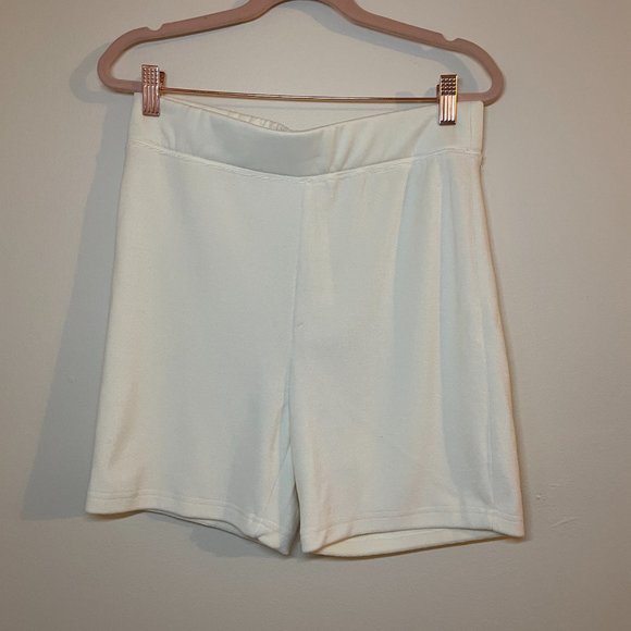 🔥 Fabletics | Cream-Colored Soft Terry Veda High-Waisted Biker Shorts Large NWT - Picture 5 of 8